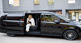 Top-rated van taxi for DIA airport in Centennial, CO